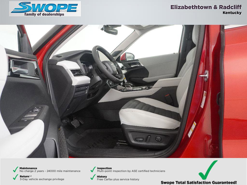 New 2025 Mitsubishi Outlander SE image 12