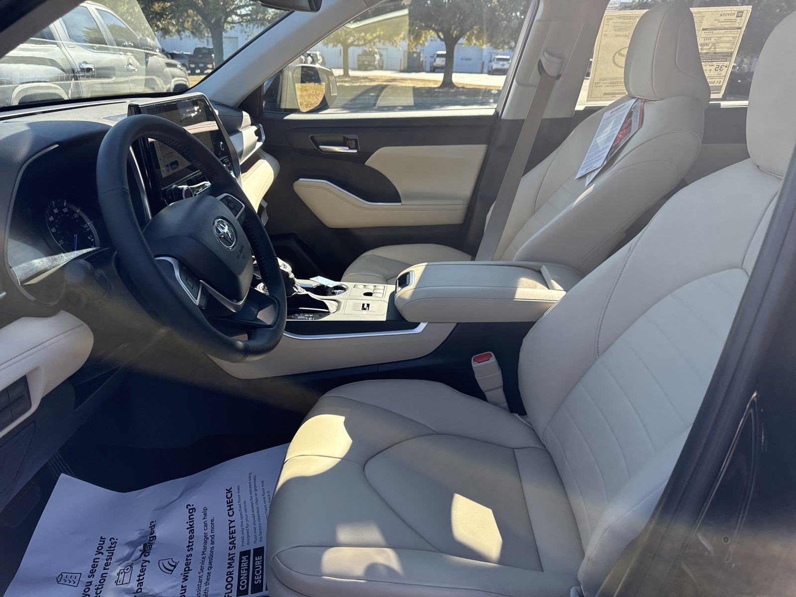 New 2025 Toyota Highlander XLE AWD/4WD image 13