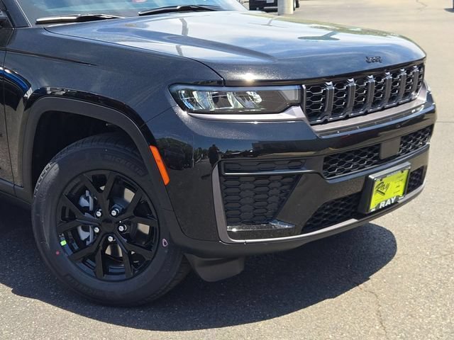 New 2026 Jeep Grand Cherokee Altitude AWD/4WD image 2