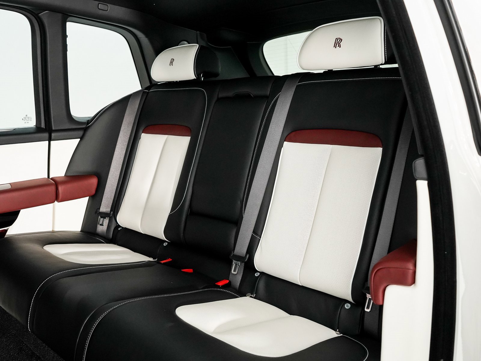 Certified 2025 Rolls-Royce Cullinan image 30