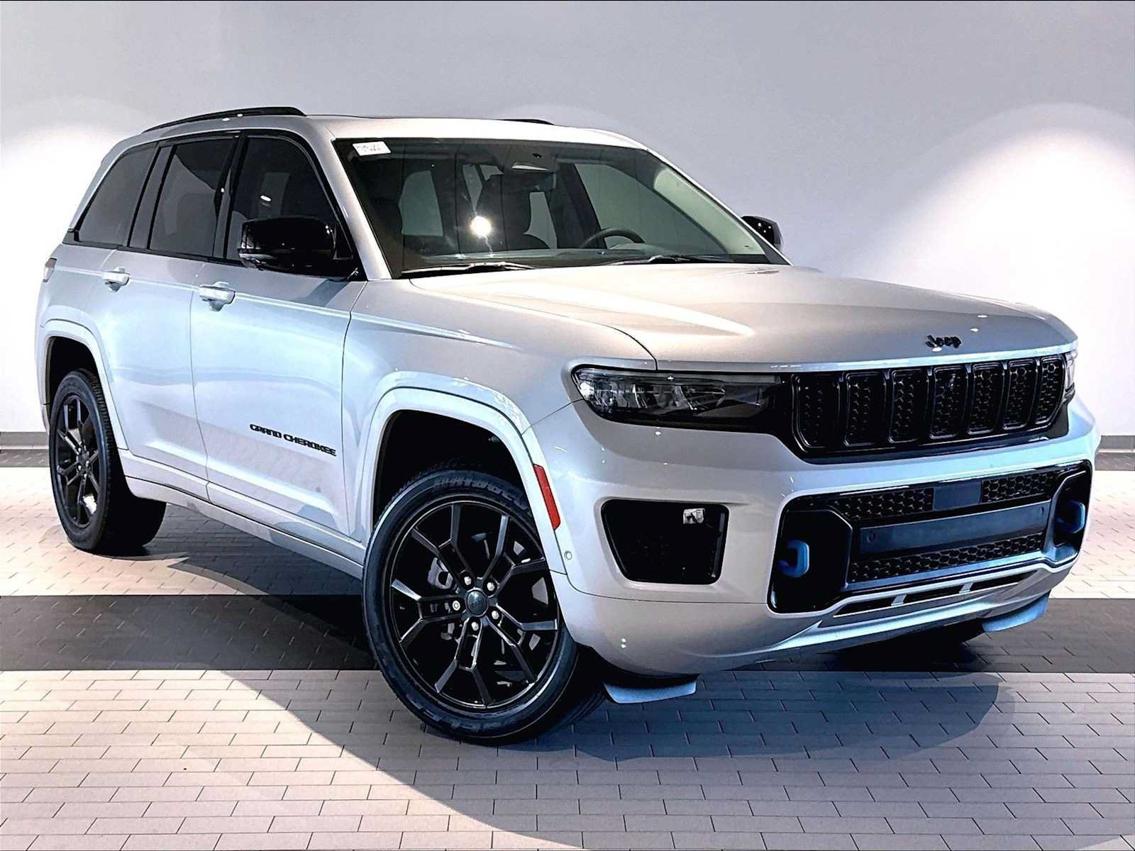 Used 2023 Jeep Grand Cherokee 30th Anniversary AWD/4WD image 12
