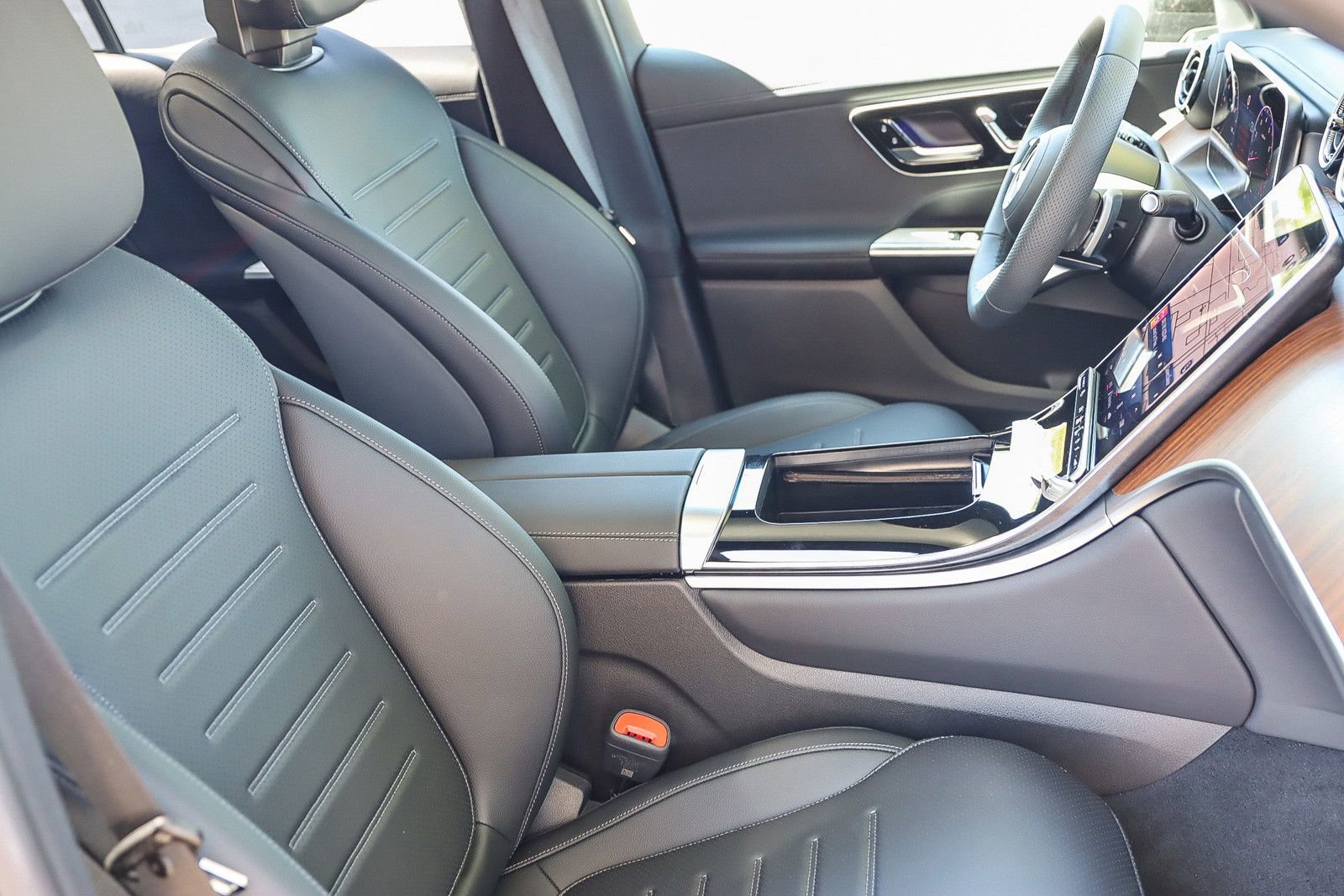 Used 2024 Mercedes-Benz GLC 300 4MATIC image 15