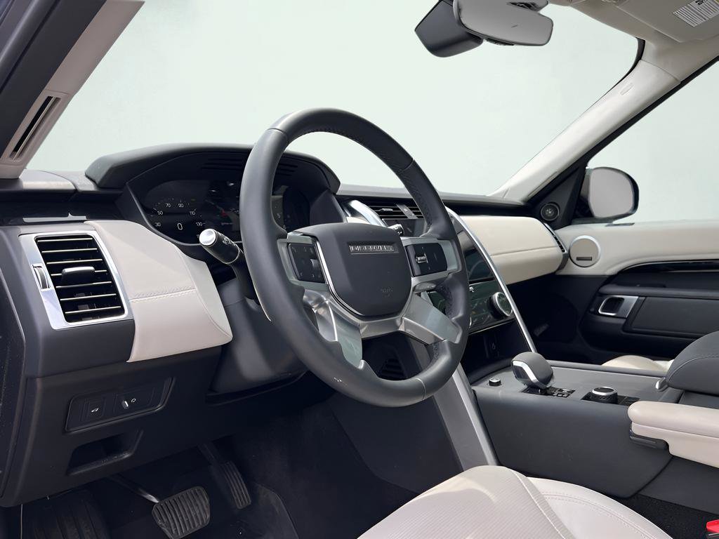 Used 2024 Land Rover Discovery S image 22