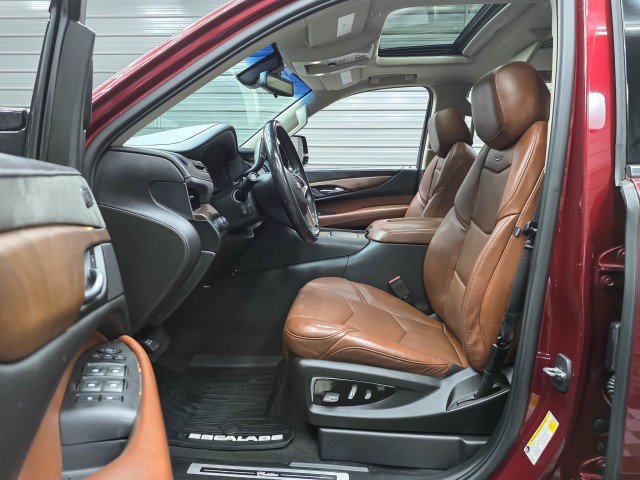 Used 2019 Cadillac Escalade Luxury AWD/4WD image 15