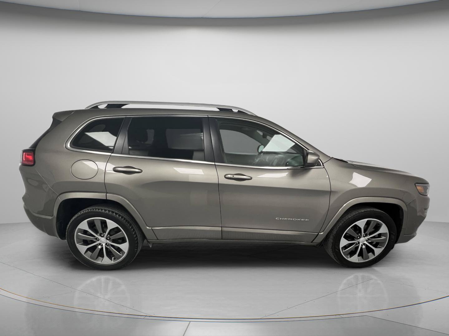 Used 2019 Jeep Cherokee Overland w/ Technology Group FWD image 9