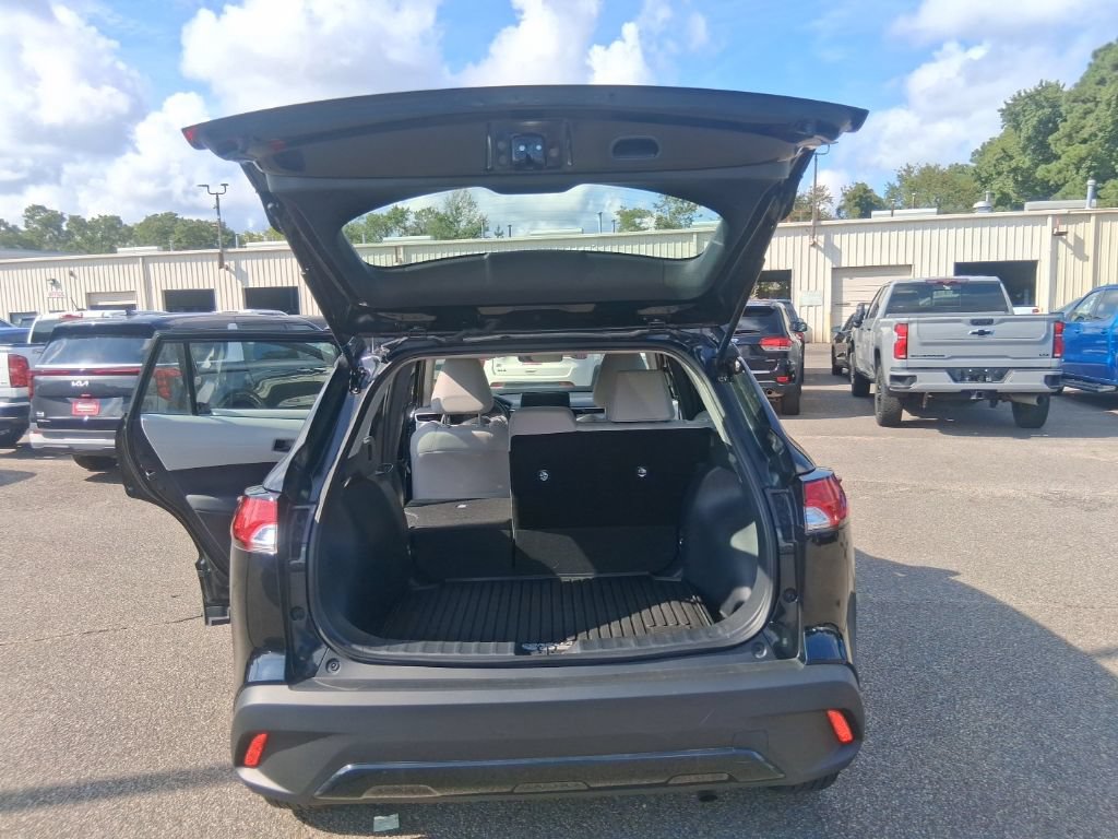 Used 2025 Toyota Corolla Cross L FWD image 21