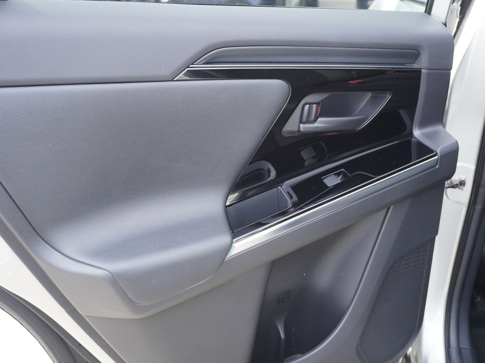 Used 2023 Toyota bZ4X Limited image 12