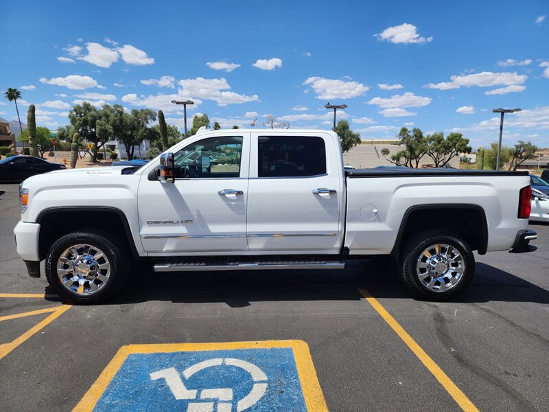Used 2017 GMC Sierra 2500 Denali w/ Duramax Plus Package AWD/4WD image 6