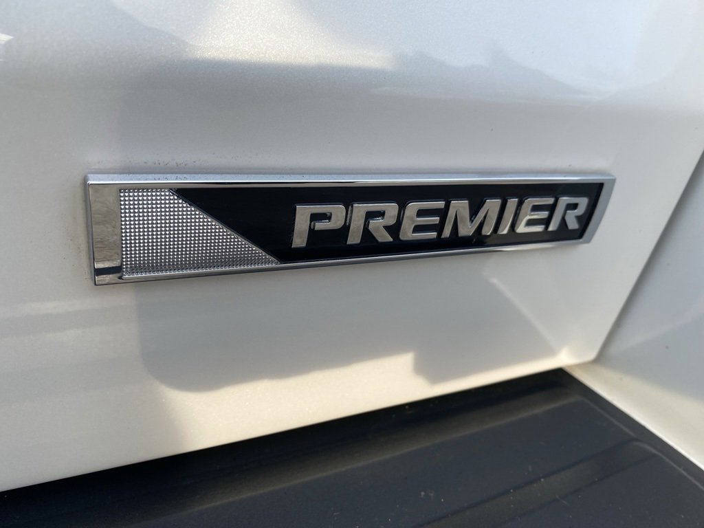 Used 2018 Chevrolet Suburban Premier image 17