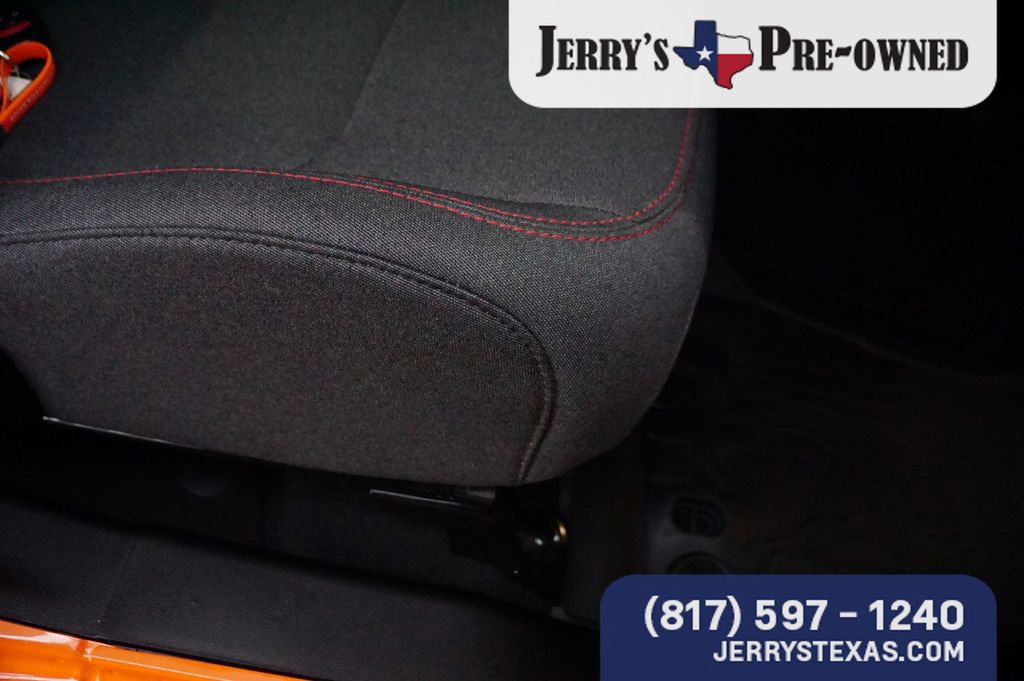 Used 2025 Jeep Gladiator Rubicon w/ Convenience Group AWD/4WD image 24