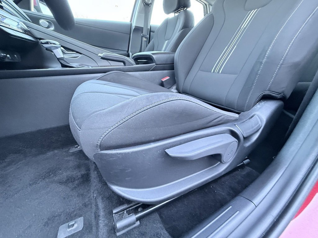 Used 2024 Hyundai Elantra SEL image 24