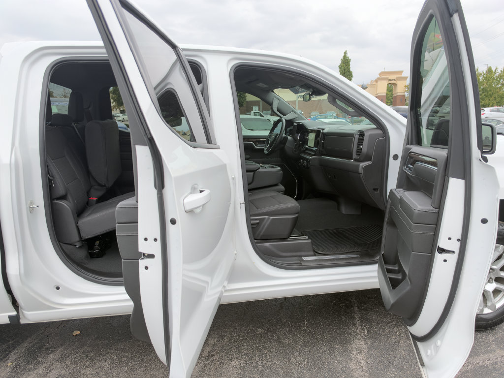 Used 2024 Chevrolet Silverado 1500 LT AWD/4WD image 9