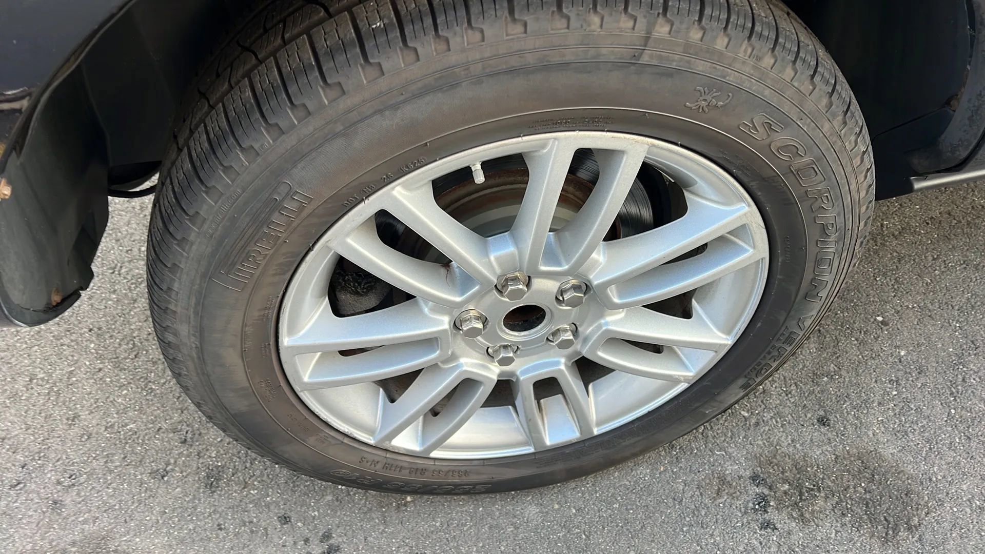 Used 2010 Land Rover Range Rover HSE image 17