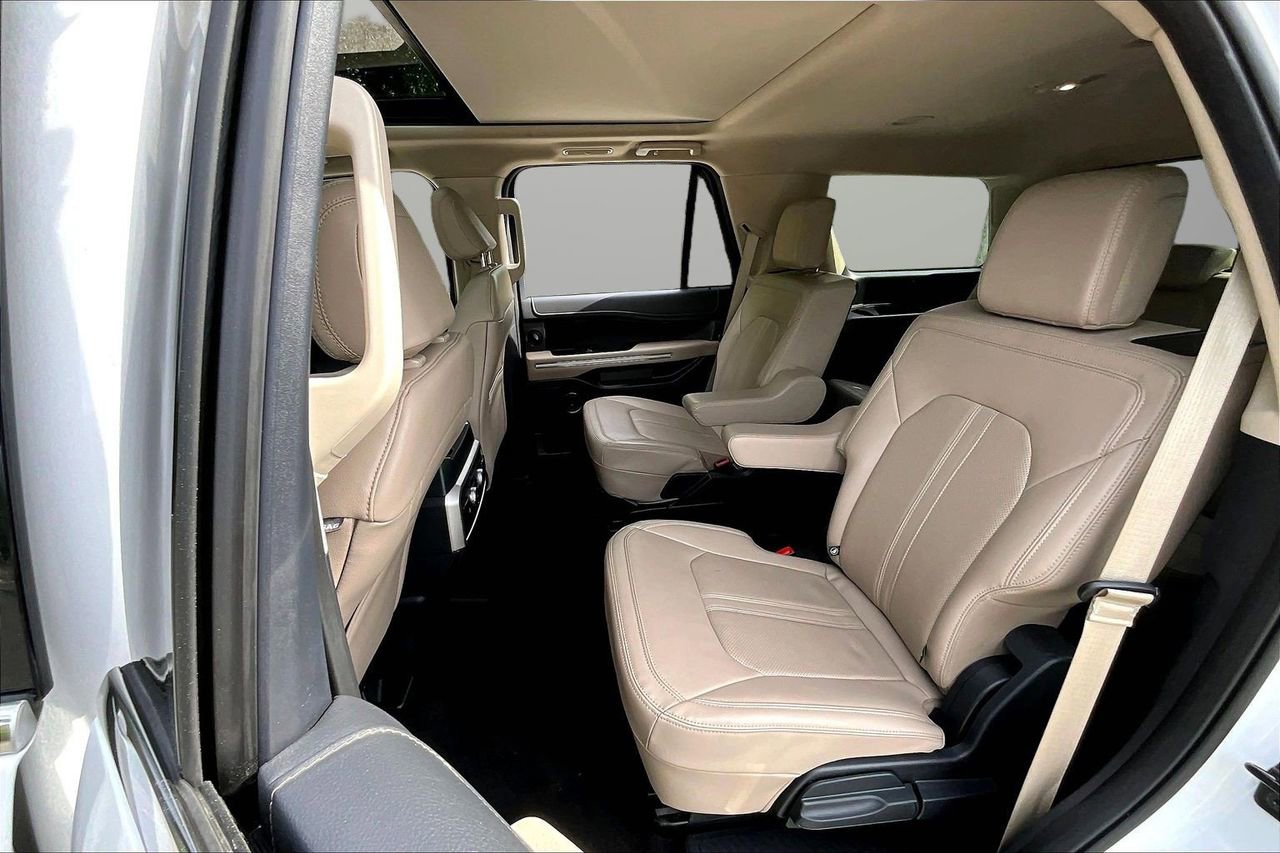 Used 2024 Ford Expedition Limited AWD/4WD image 23