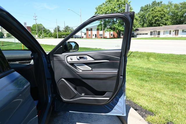 Used 2025 Ford Explorer ST AWD/4WD image 18