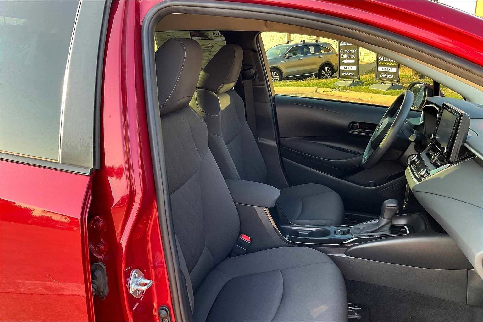 Used 2022 Toyota Corolla LE image 13
