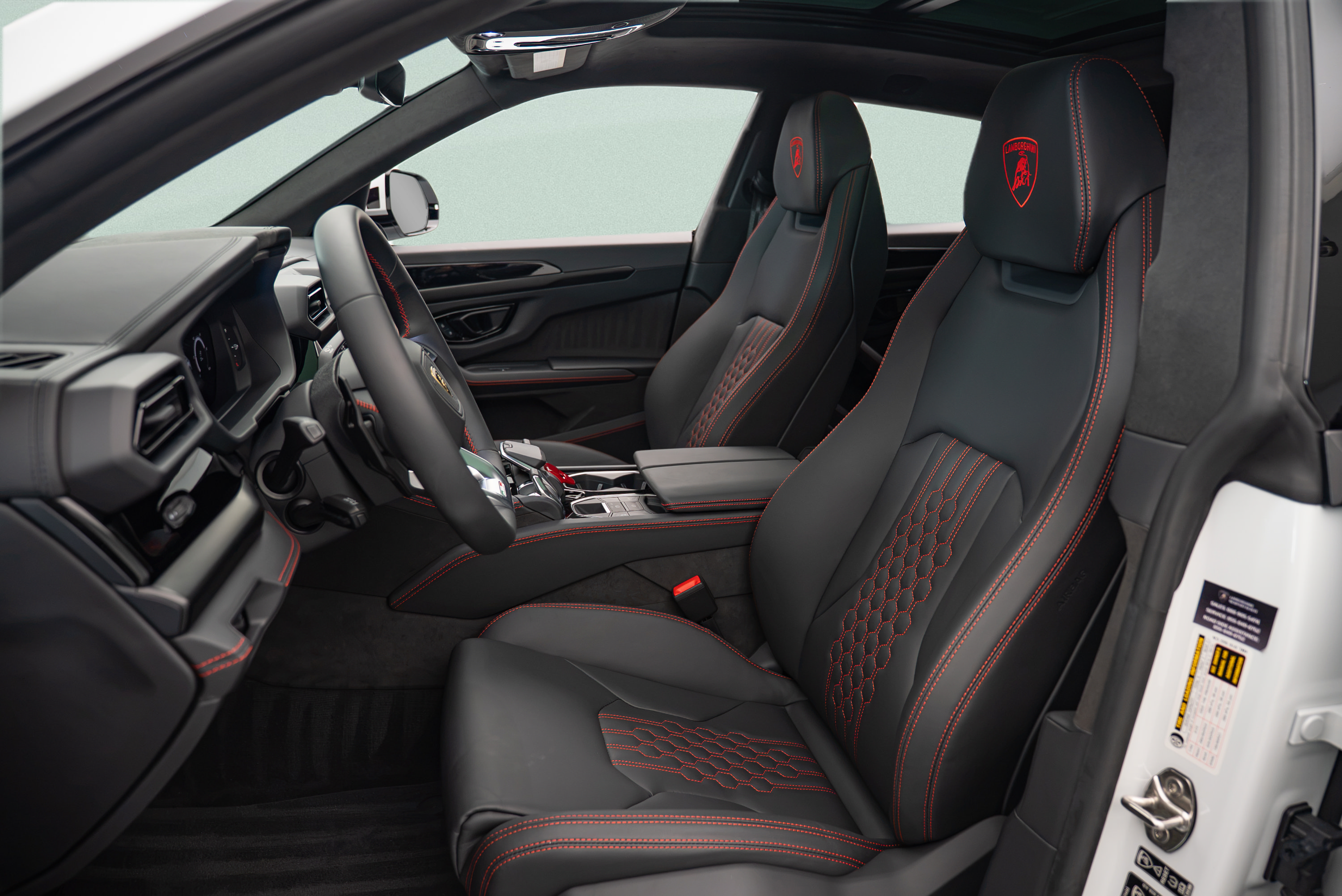 Used 2025 Lamborghini Urus SE AWD/4WD image 9
