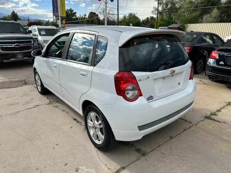 Used 2011 Chevrolet Aveo5 LT FWD image 5