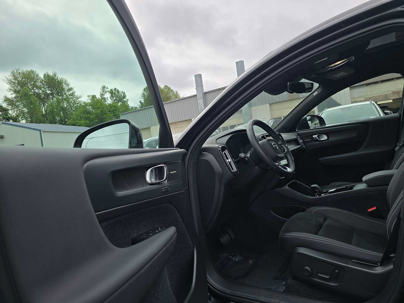 Certified 2023 Volvo C40 P8 Recharge Ultimate w/ Protection Package Premier AWD/4WD image 21