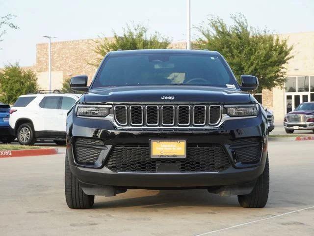 Certified 2024 Jeep Grand Cherokee Laredo RWD image 2
