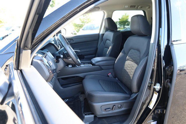 Certified 2025 Nissan Pathfinder SV FWD image 8
