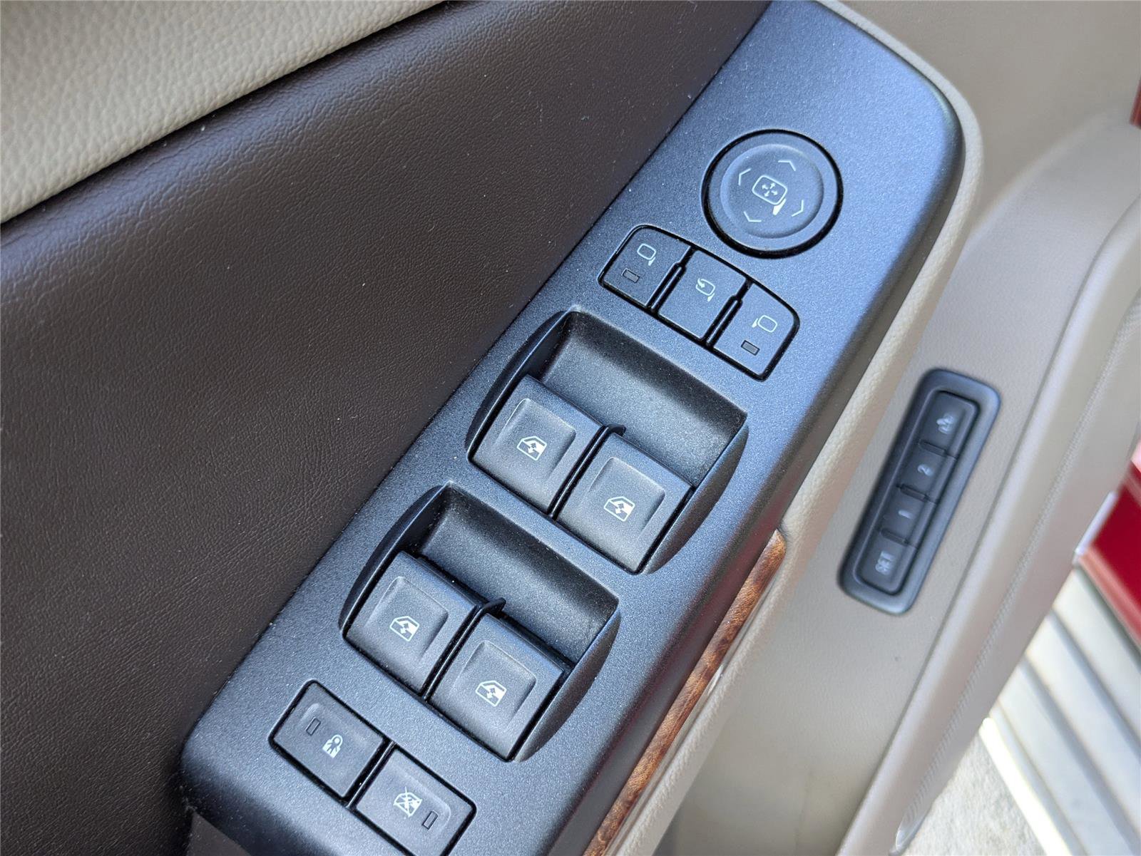 Used 2015 Chevrolet Tahoe LTZ RWD image 13