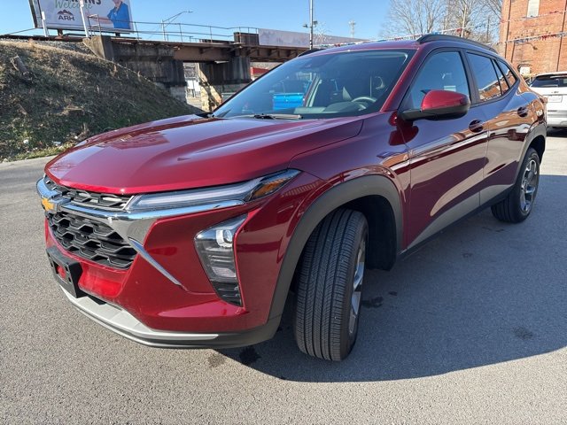 Used 2024 Chevrolet Trax LT w/ LT Convenience Package image 5