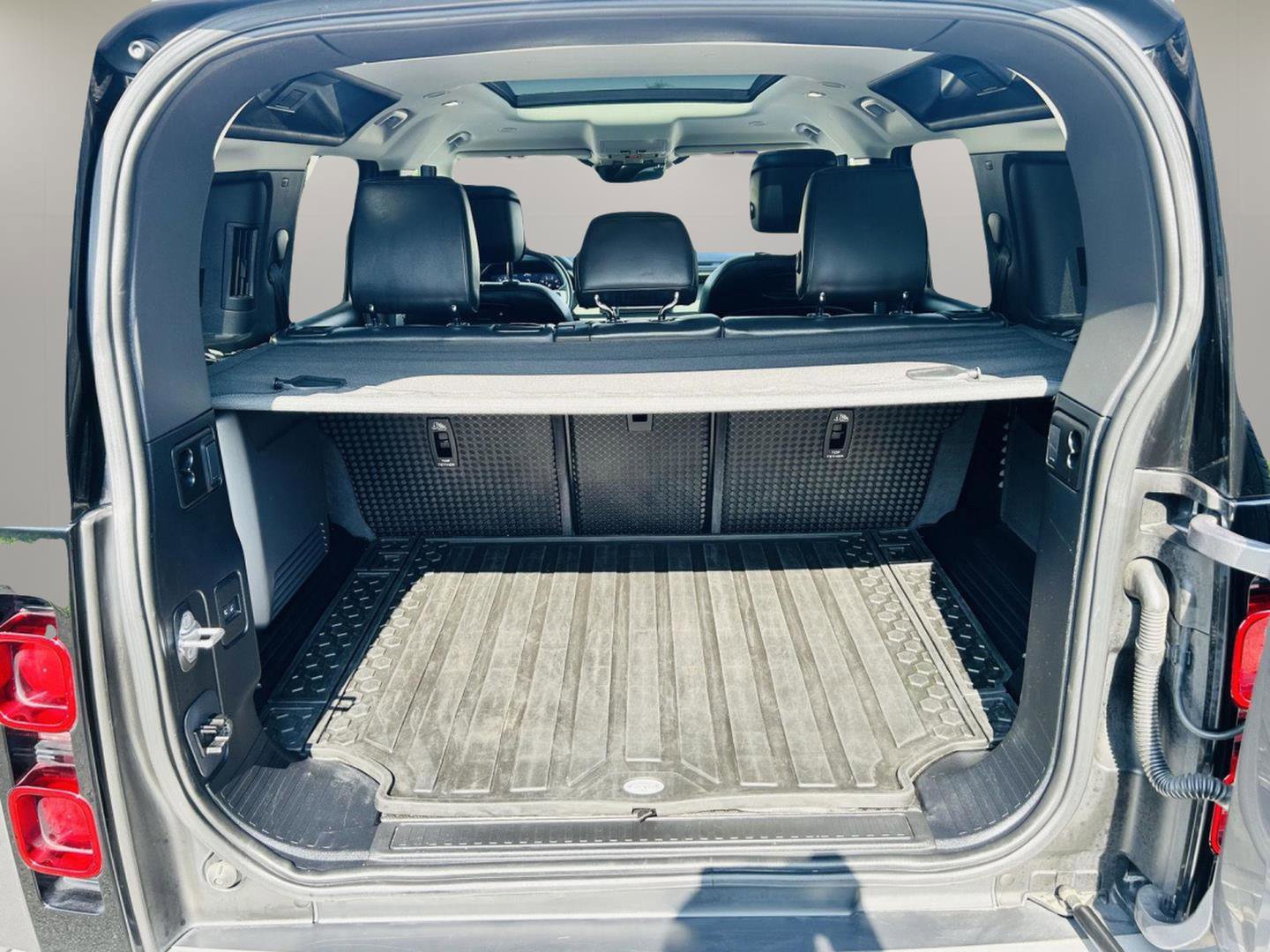 Used 2020 Land Rover Defender 110 HSE image 45