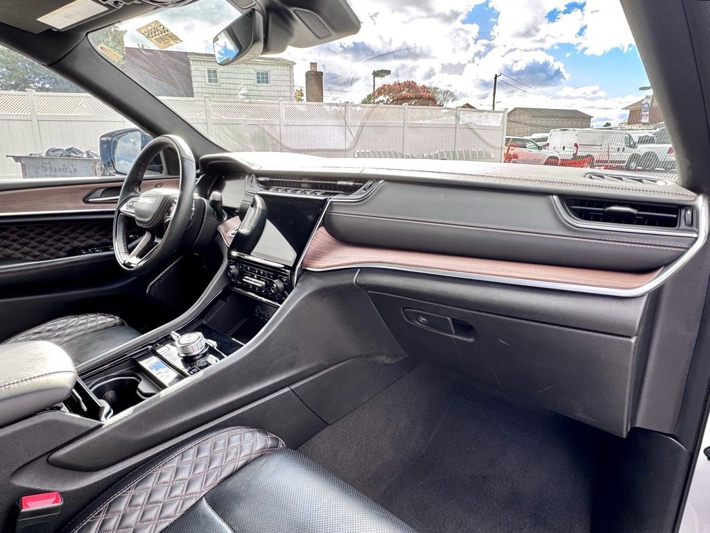 Certified 2022 Jeep Grand Cherokee L Summit w/ Luxury Tech Group V image 18