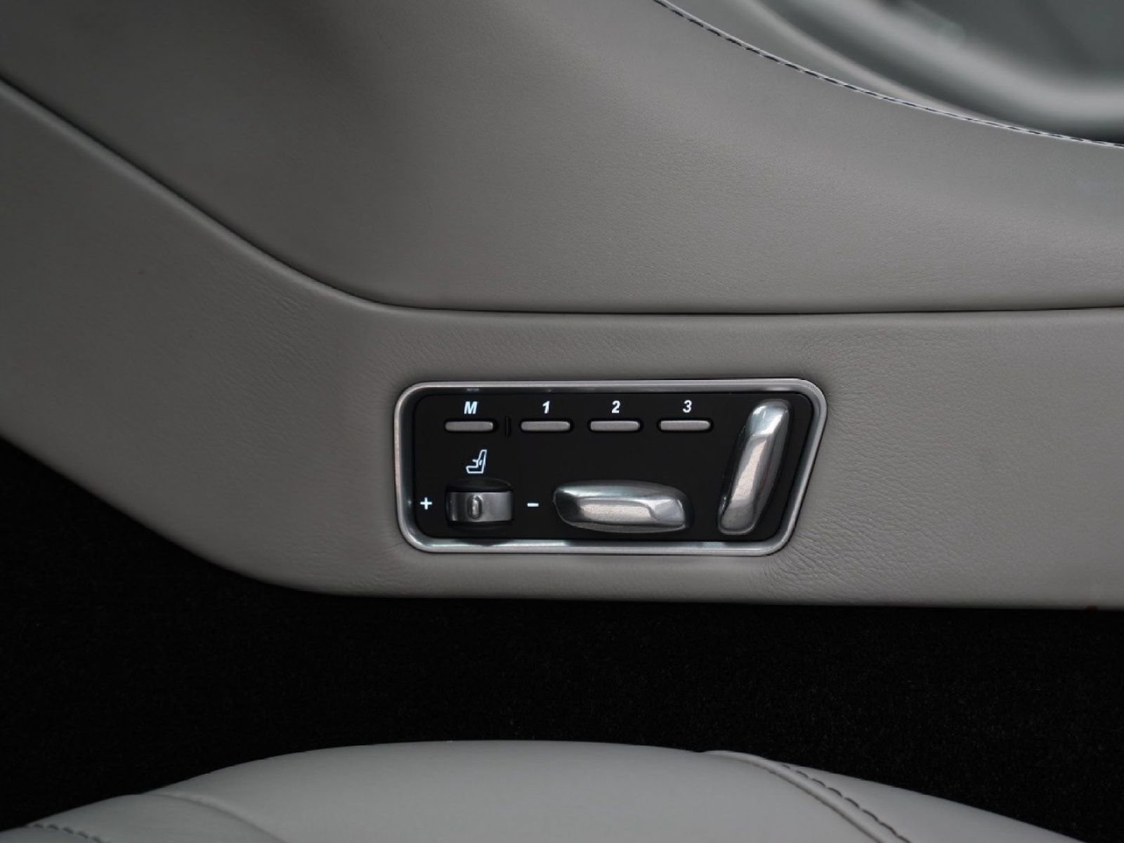 Used 2016 Aston Martin Vanquish Coupe RWD image 21