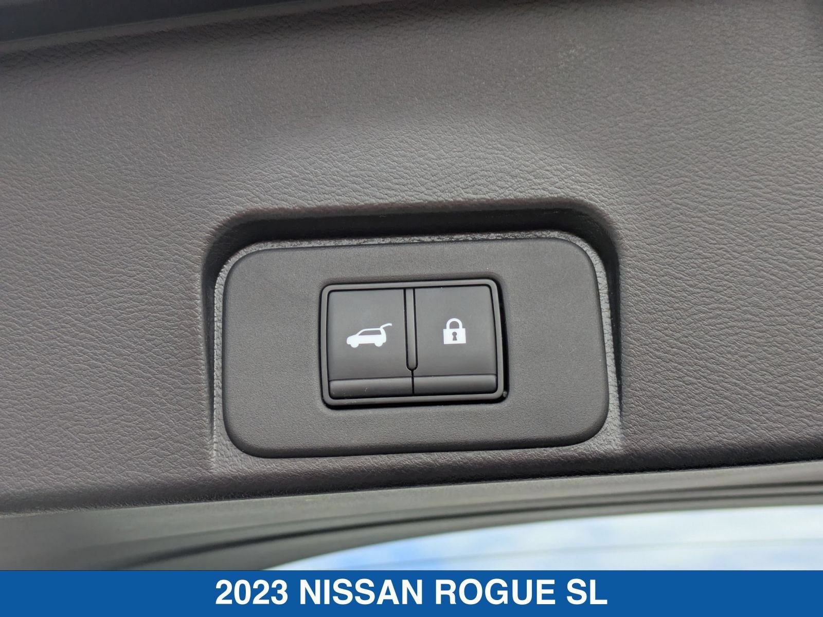 Used 2023 Nissan Rogue SL AWD/4WD image 34