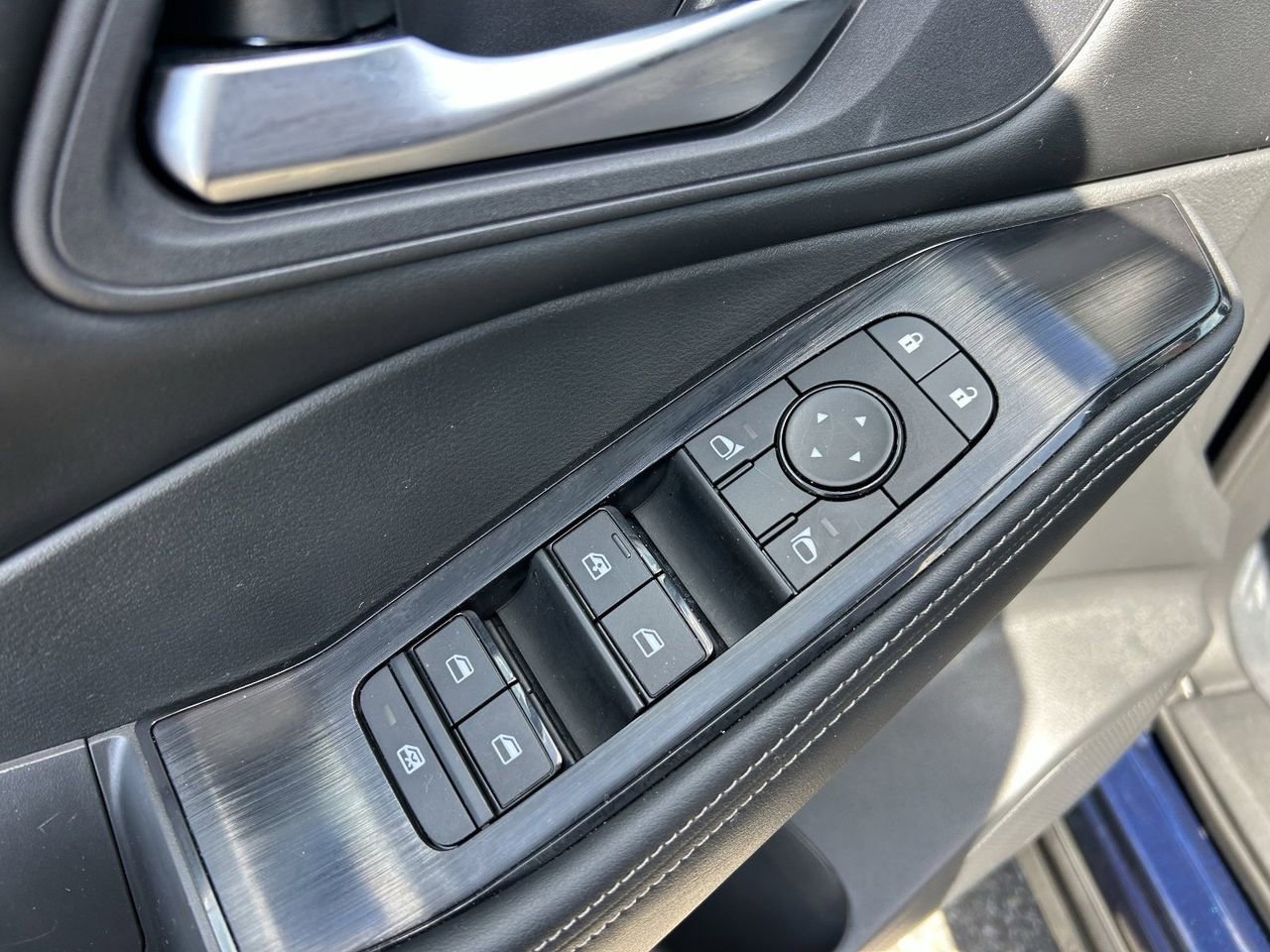 Certified 2026 Nissan Rogue SV image 28