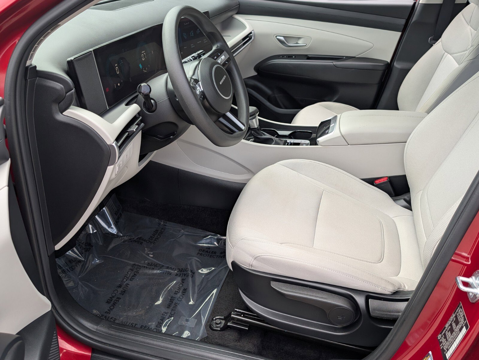 Used 2025 Hyundai Tucson SE image 11