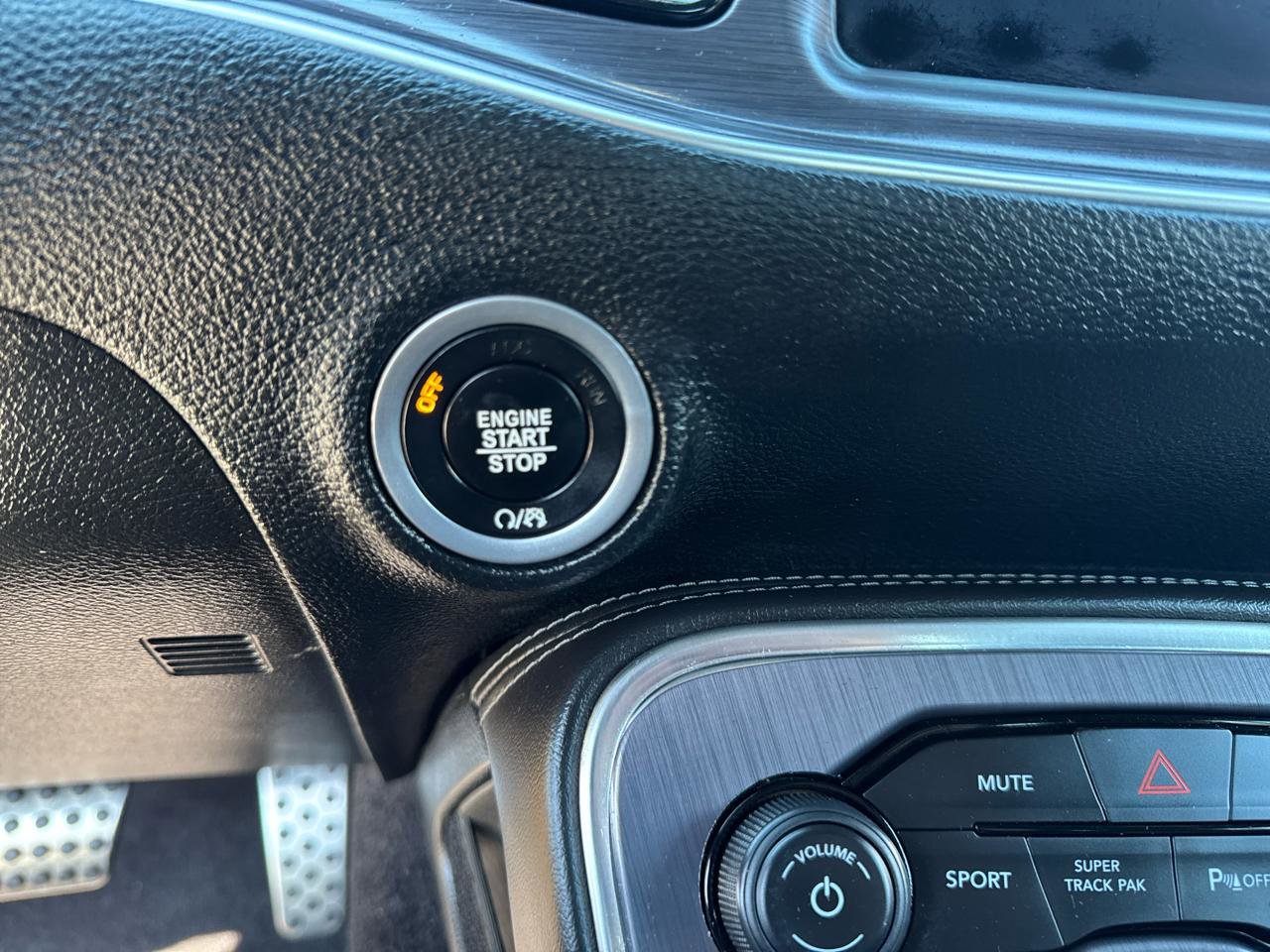 Used 2018 Dodge Challenger R/T Plus image 39