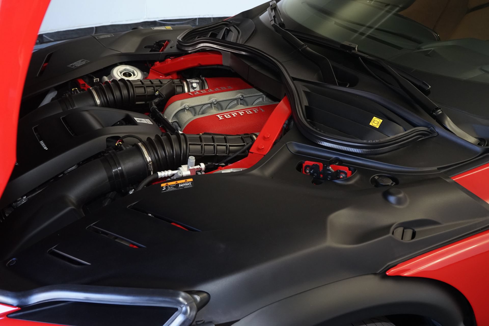 Used 2025 Ferrari Purosangue AWD/4WD image 30