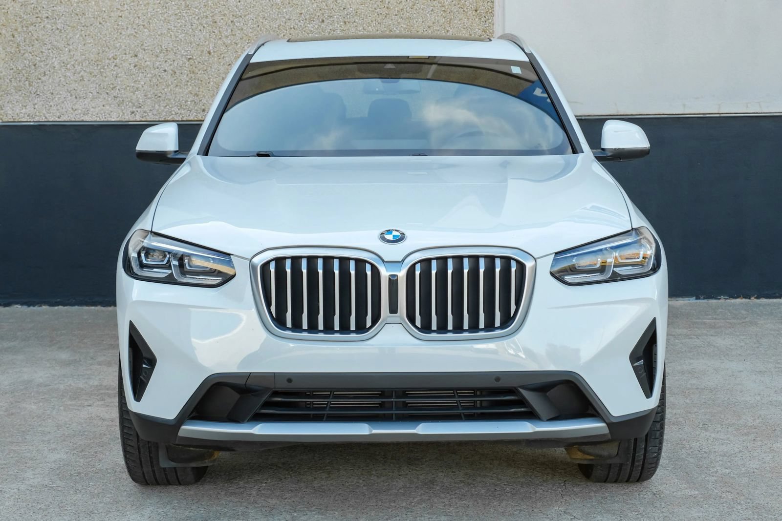 Used 2023 BMW X3 xDrive30i w/ Premium Package w/ZPA AWD/4WD image 2
