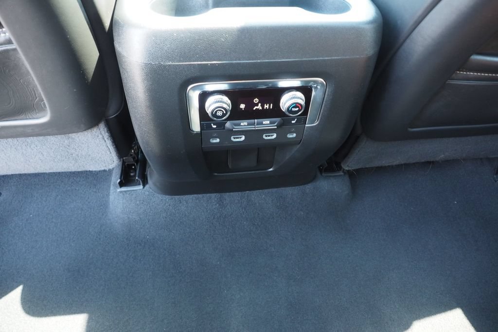 Used 2024 GMC Yukon XL Denali Ultimate AWD/4WD image 17