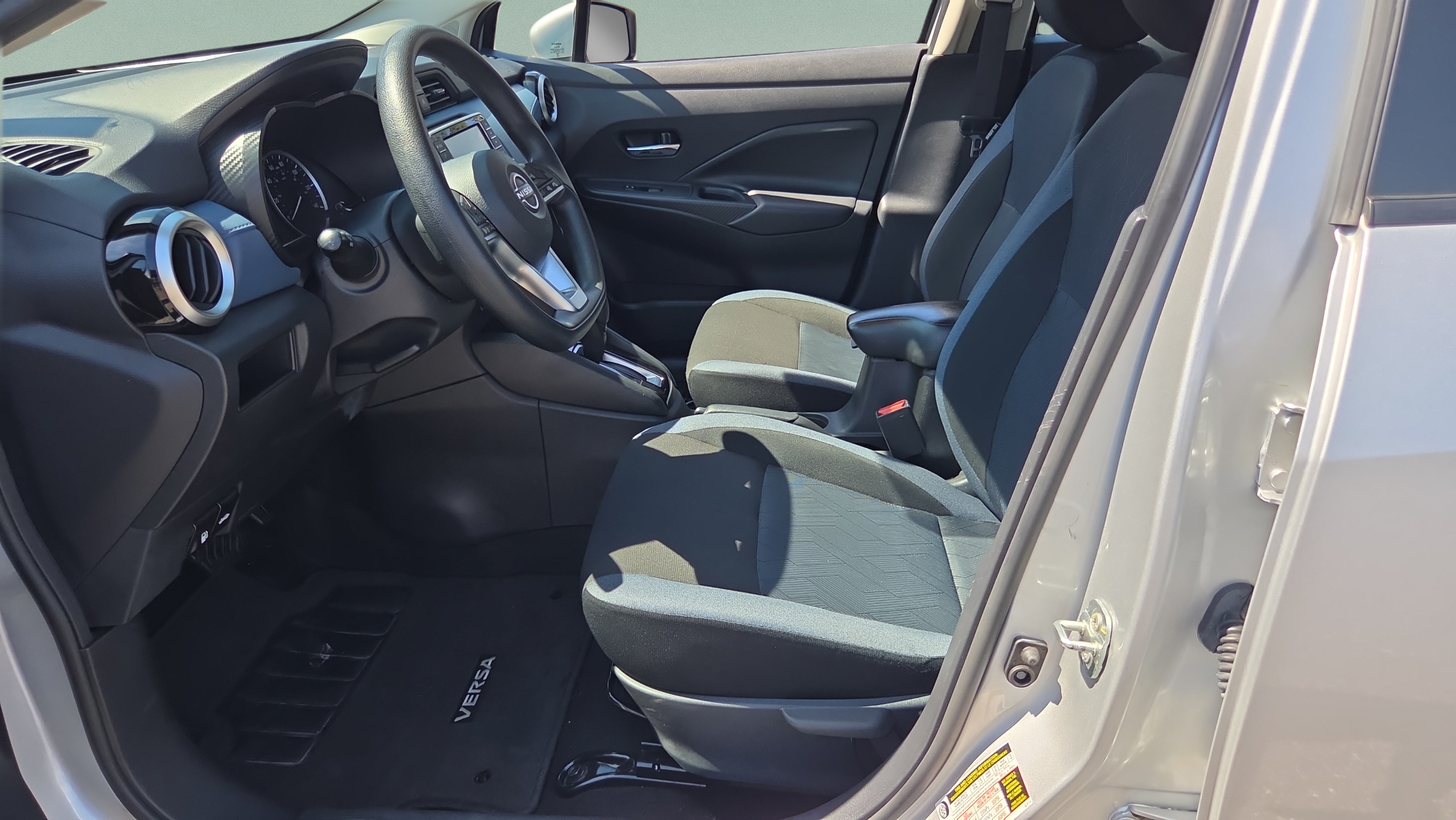 Used 2025 Nissan Versa SV FWD image 9