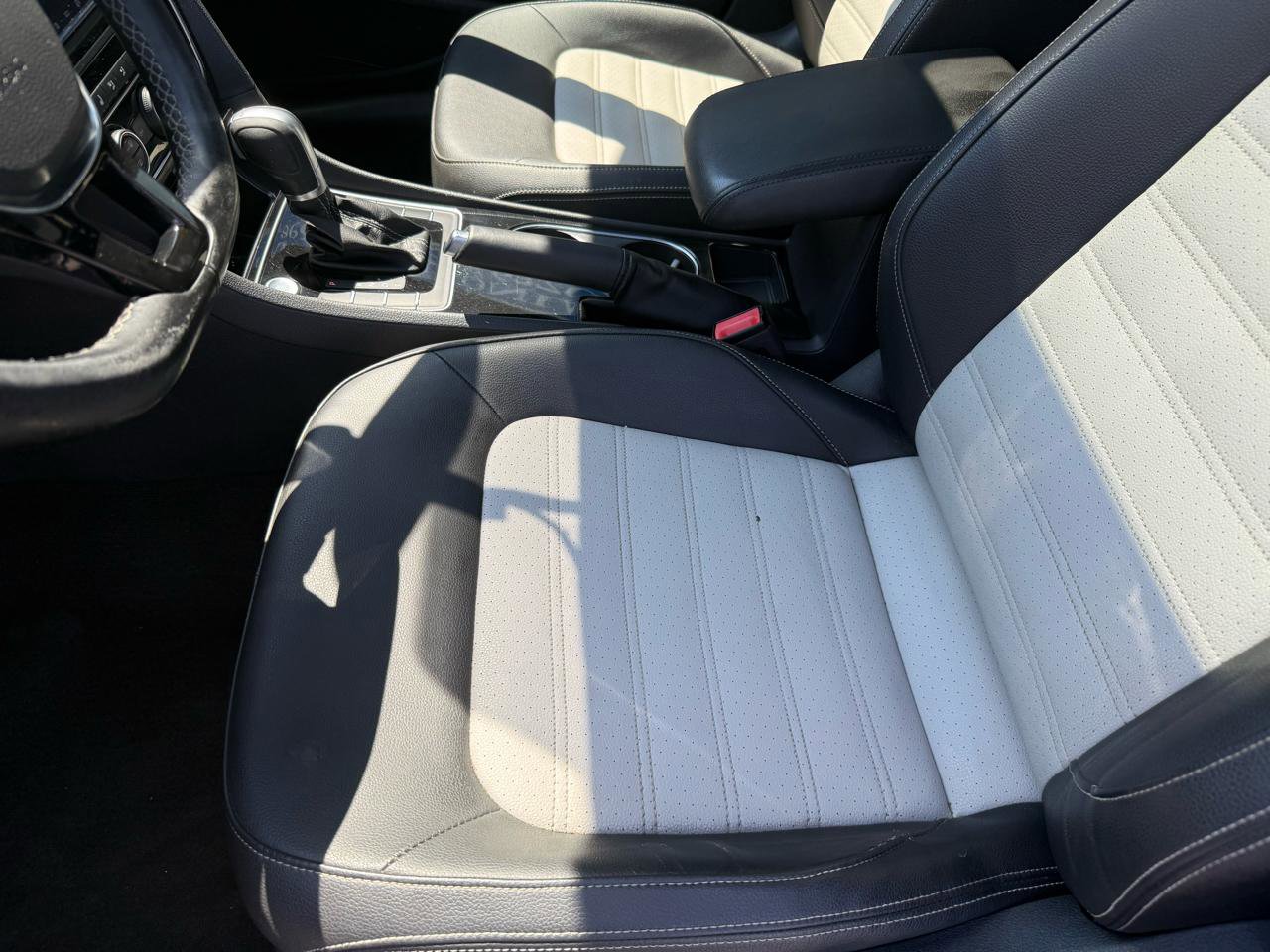 Used 2018 Volkswagen Passat 3.6 FWD image 13