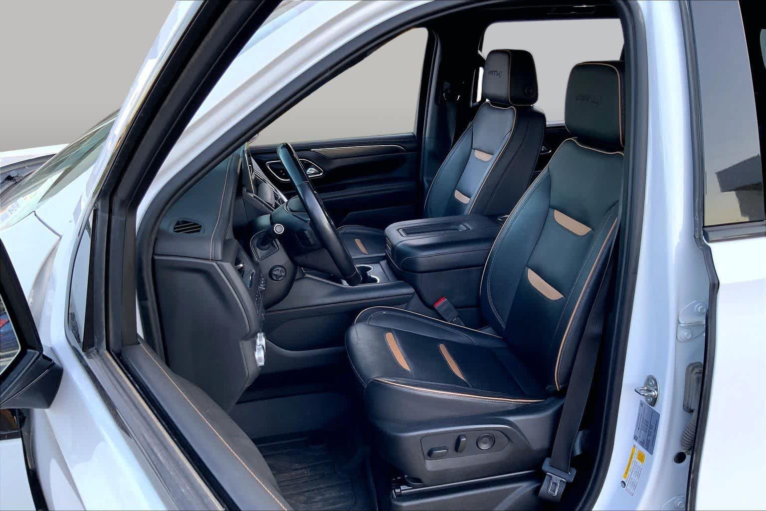 Used 2024 GMC Yukon XL AT4 w/ AT4 Premium Plus Package AWD/4WD image 15