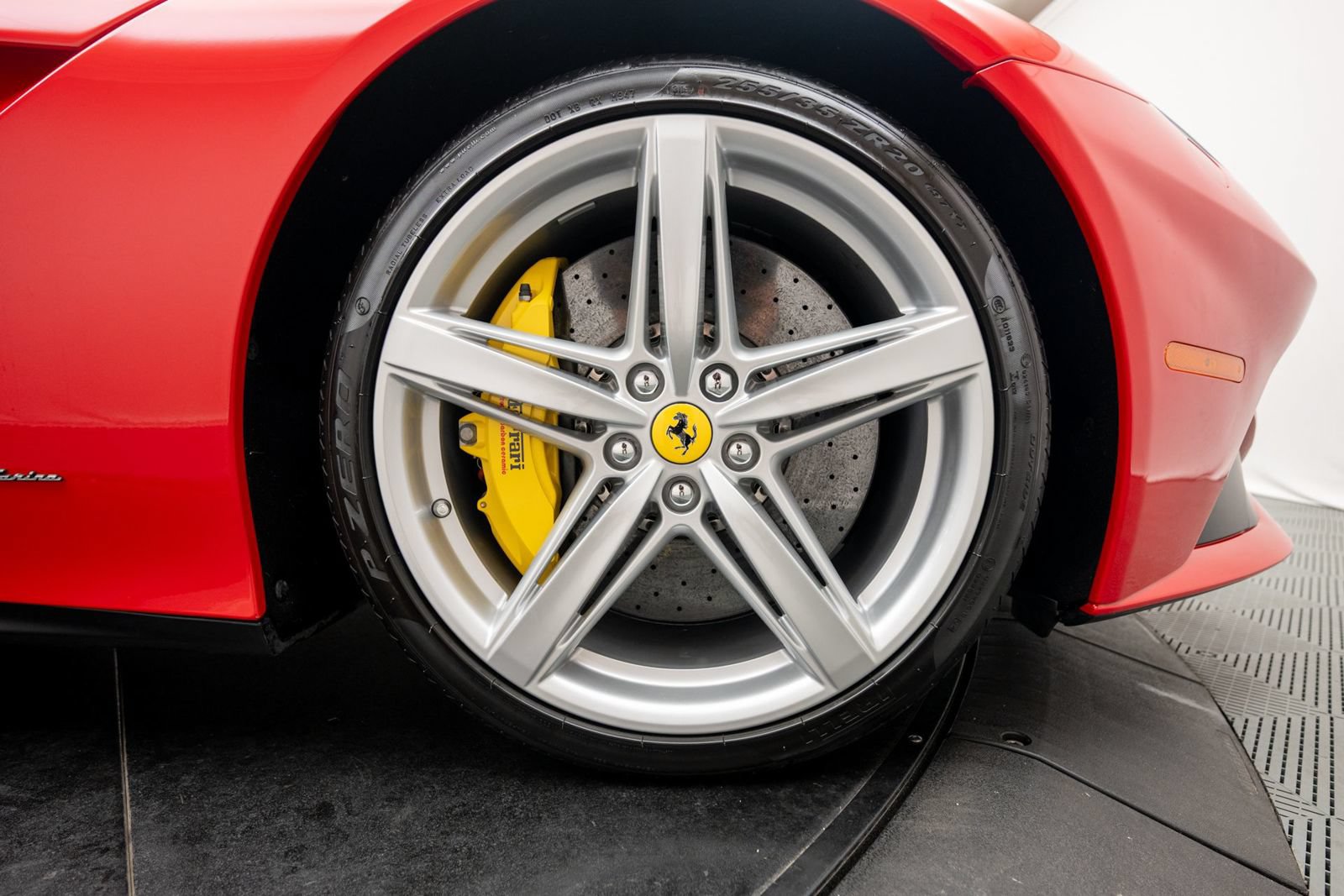 Used 2016 Ferrari F12 Berlinetta RWD image 37