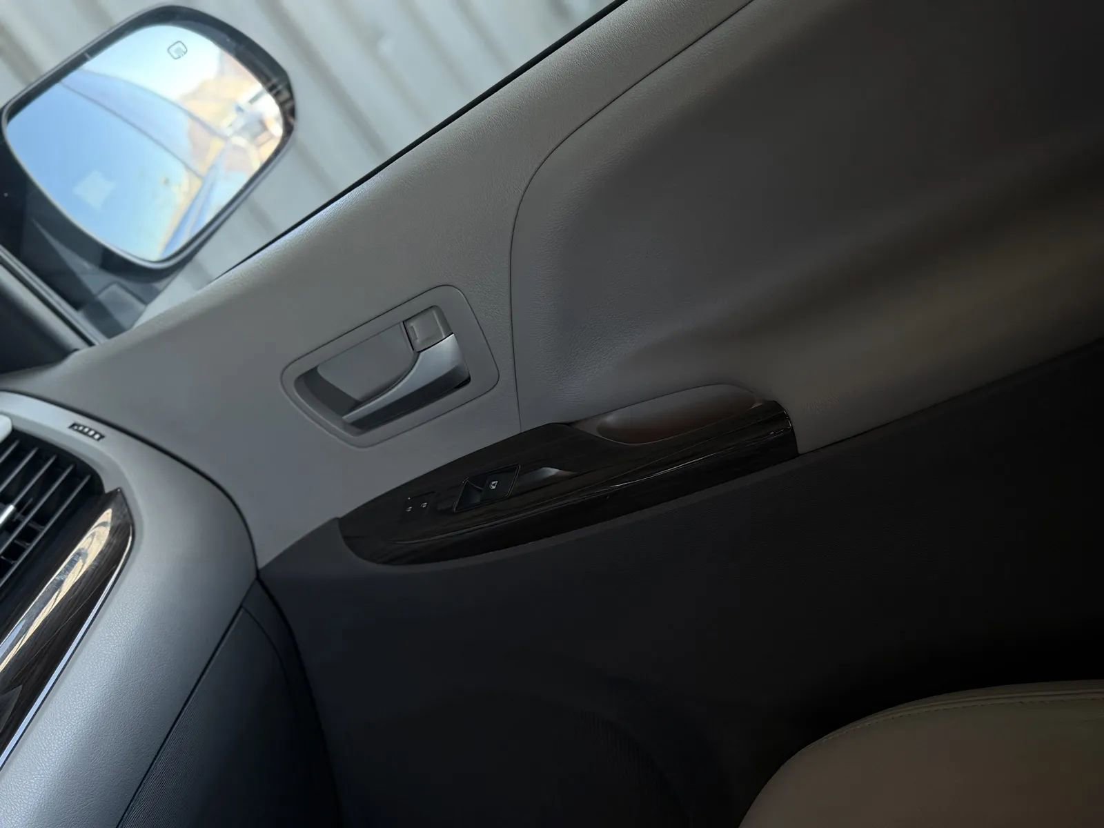 Used 2019 Toyota Sienna XLE w/ XLE Navigation Package FWD image 44
