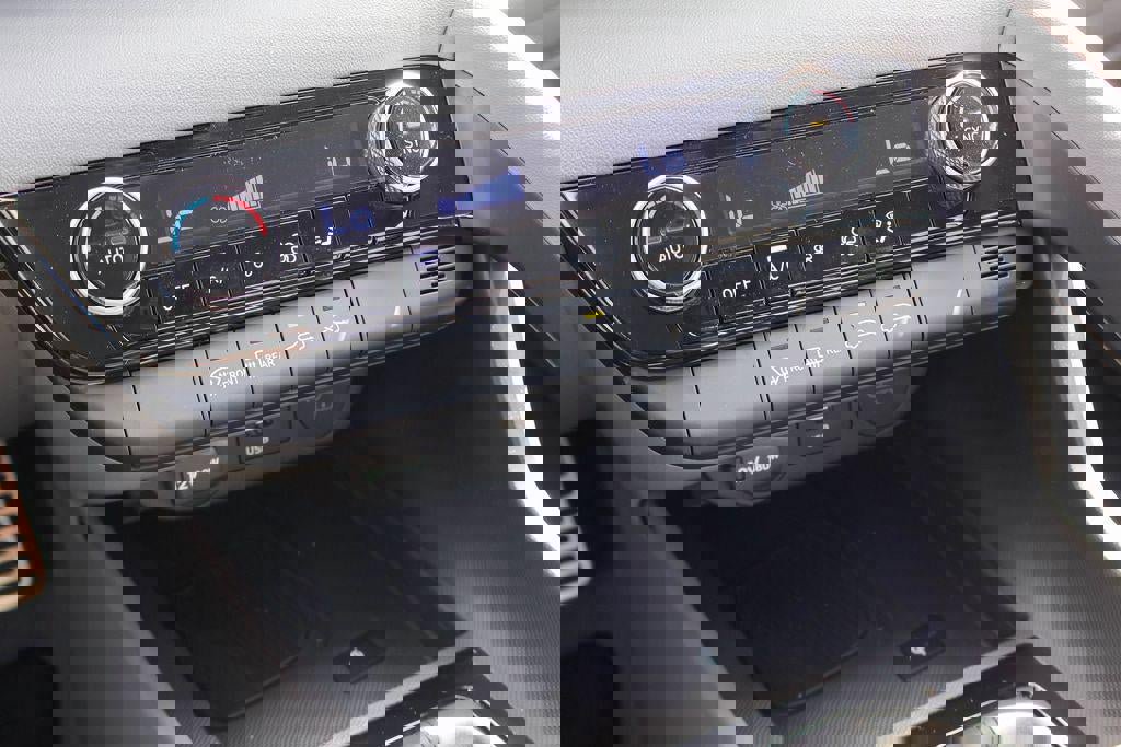 New 2026 Hyundai Elantra Sport image 18