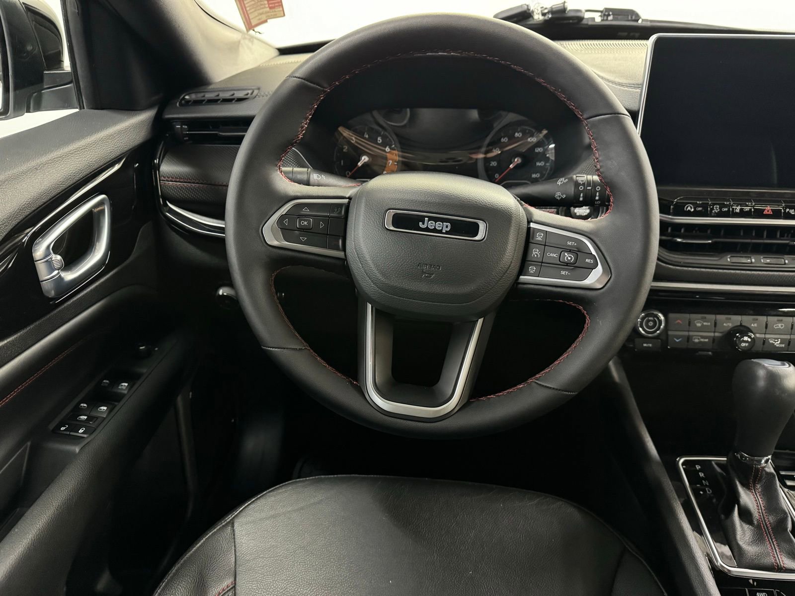 Used 2024 Jeep Compass Trailhawk w/ Trailhawk Convenience Group image 16