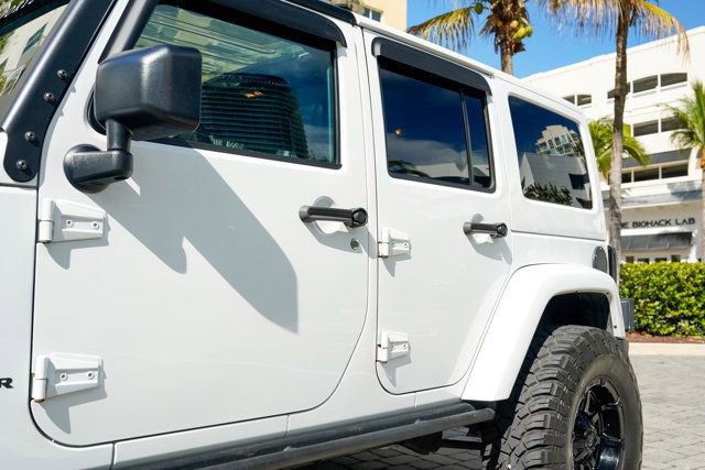Used 2016 Jeep Wrangler Unlimited Rubicon AWD/4WD image 11