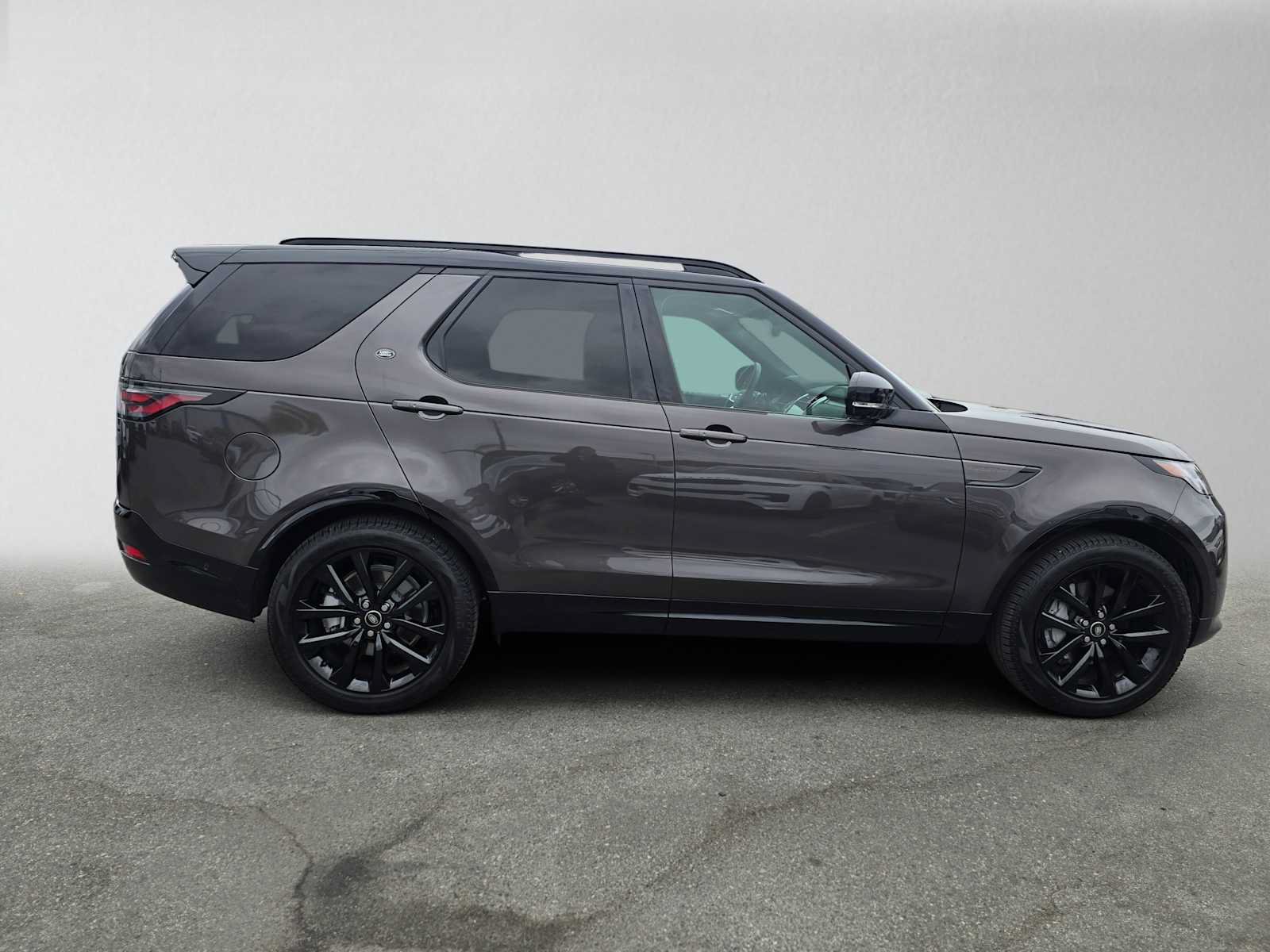 Used 2026 Land Rover Discovery Dynamic SE AWD/4WD image 6