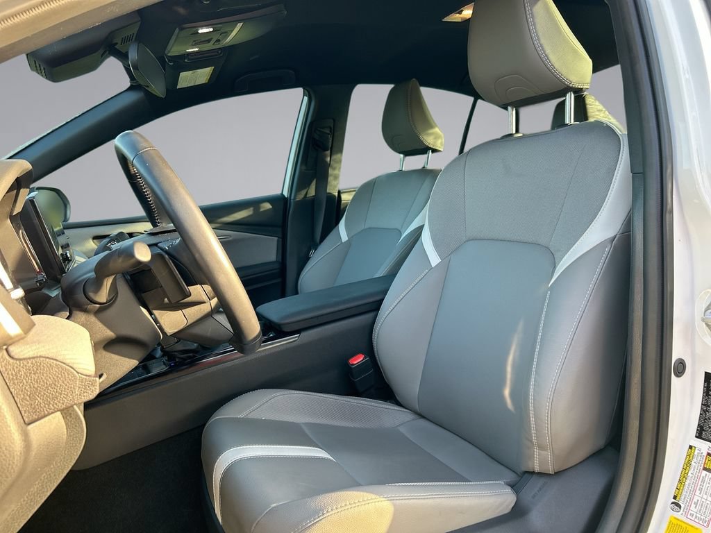 Used 2025 Toyota Camry SE FWD image 11