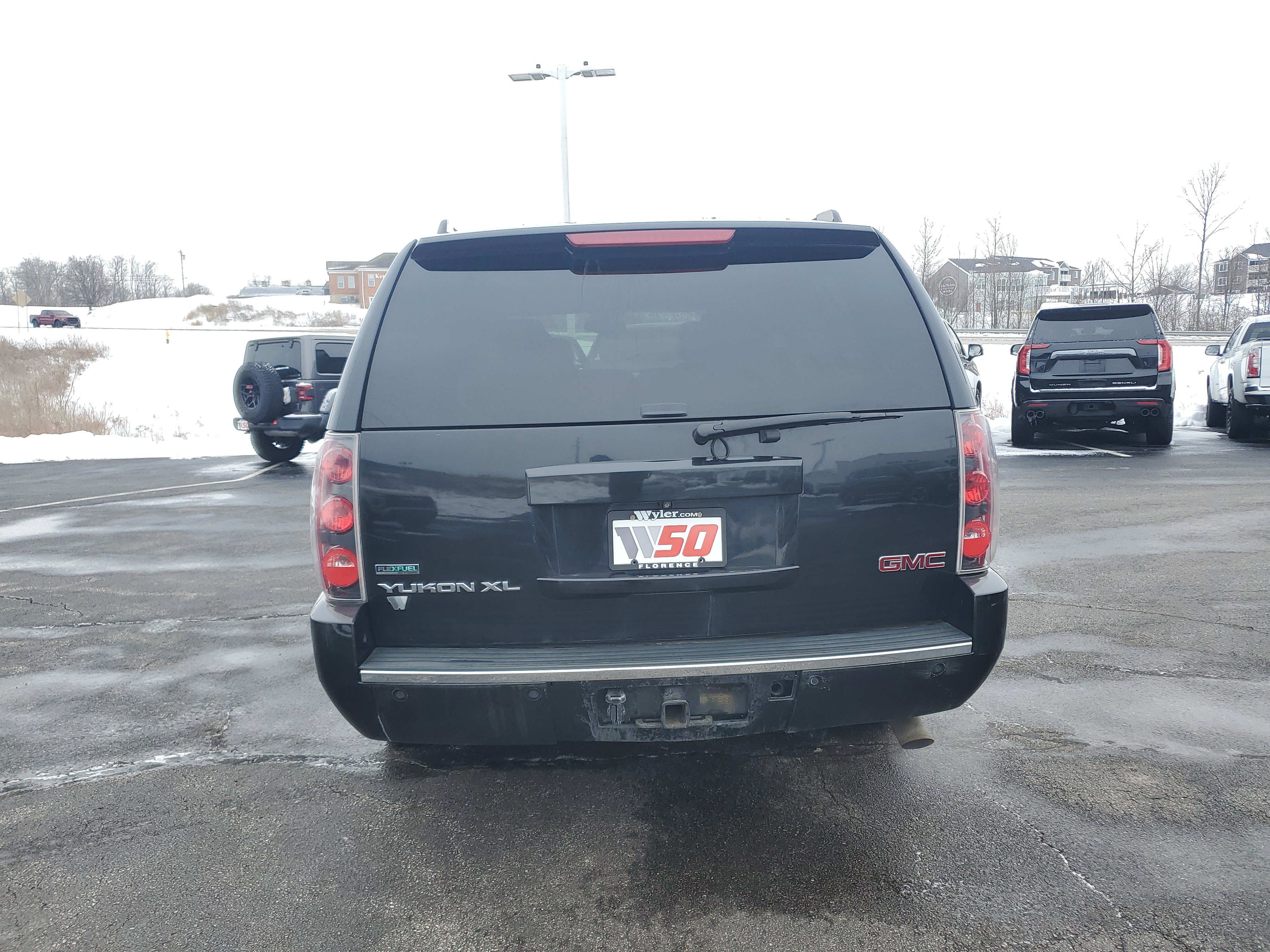 Used 2011 GMC Yukon XL Denali image 5