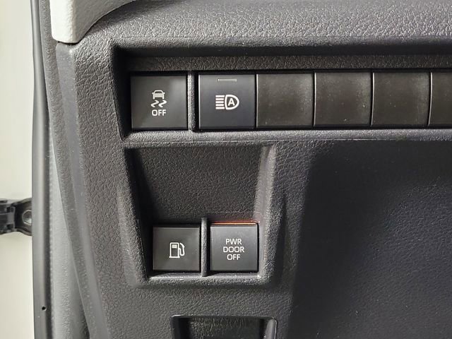Used 2025 Toyota Sienna XLE FWD image 24