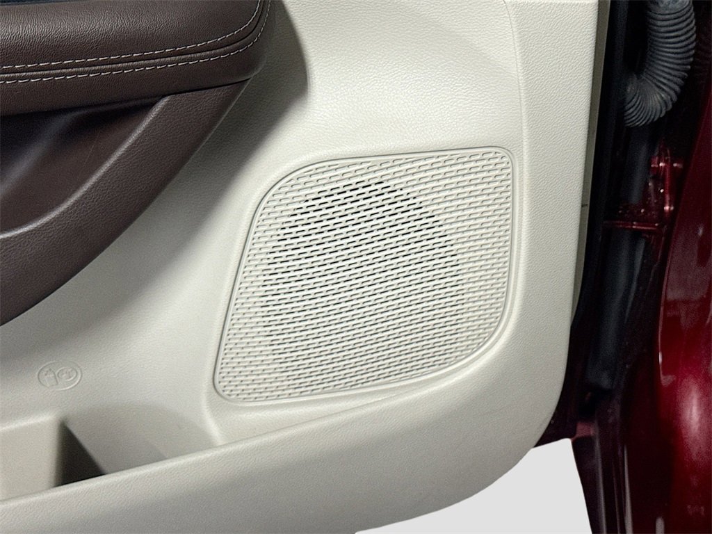 Used 2019 Chrysler Pacifica Touring-L Plus image 17